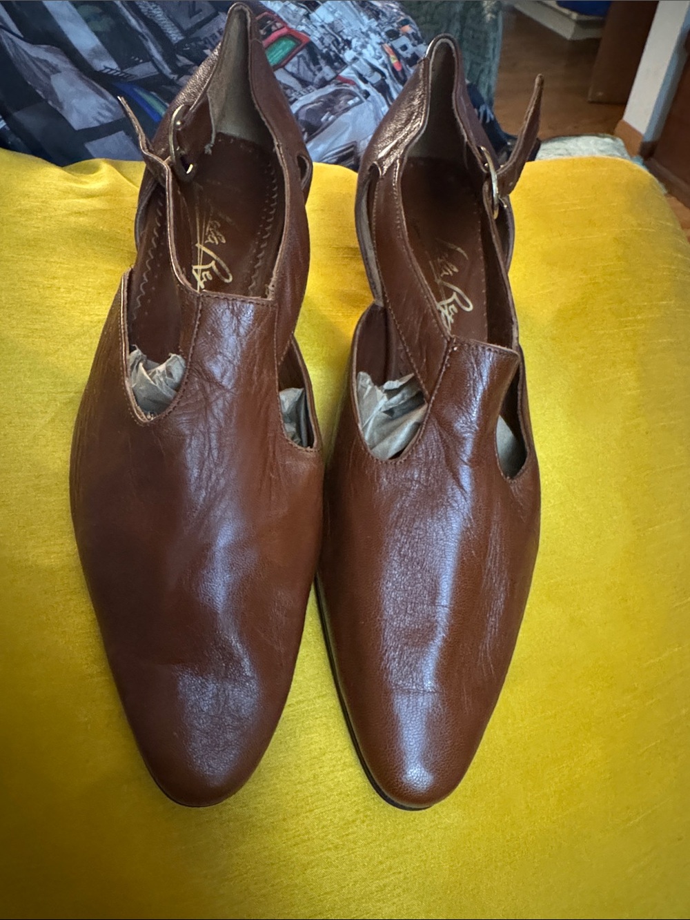 lola Rey Vintage Chestnut Brown Pointed Leather Heels with Side Cutouts